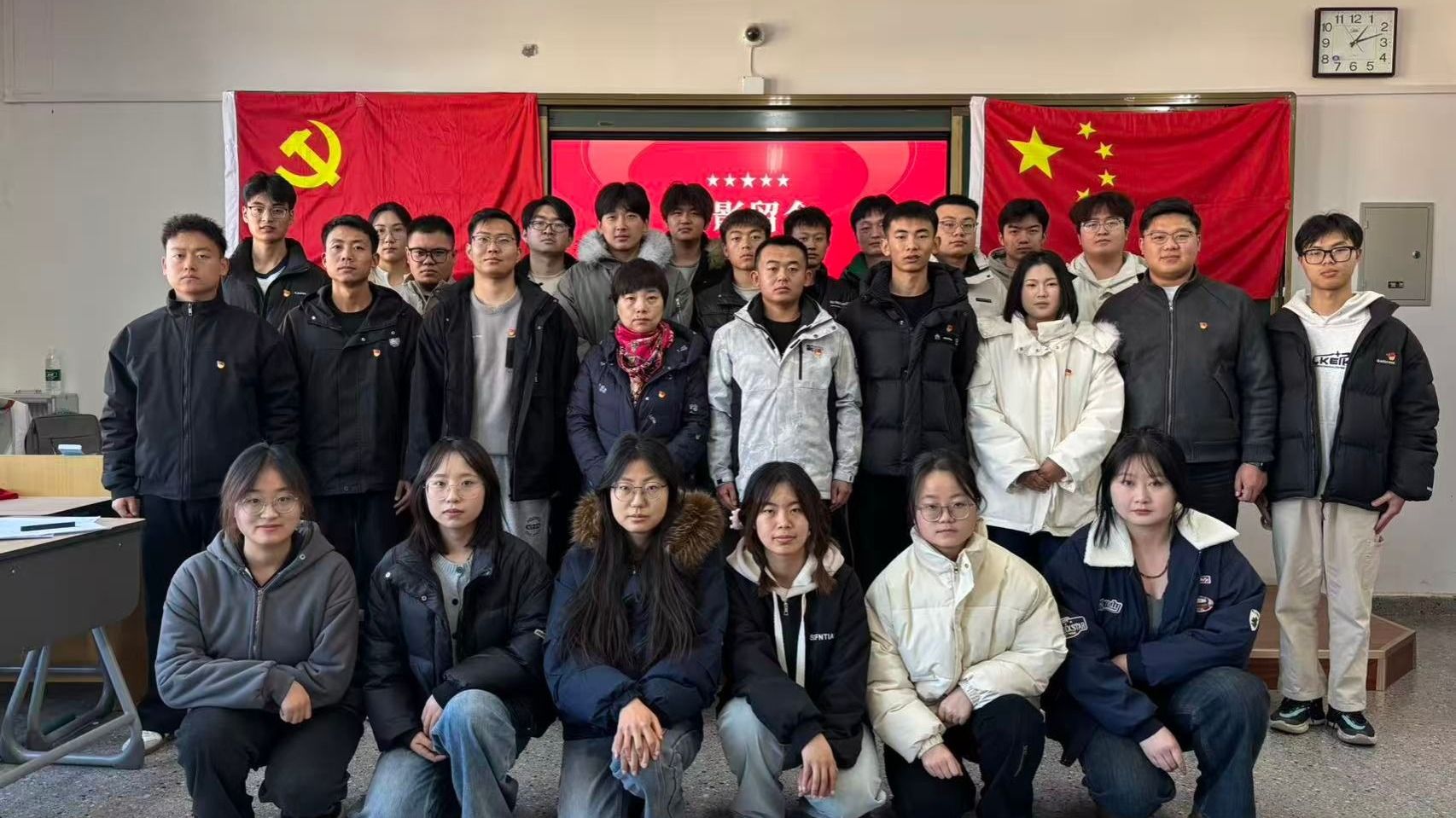 土木工程学院学生第一党支部召开预备党员转正暨发展对象转预备大会