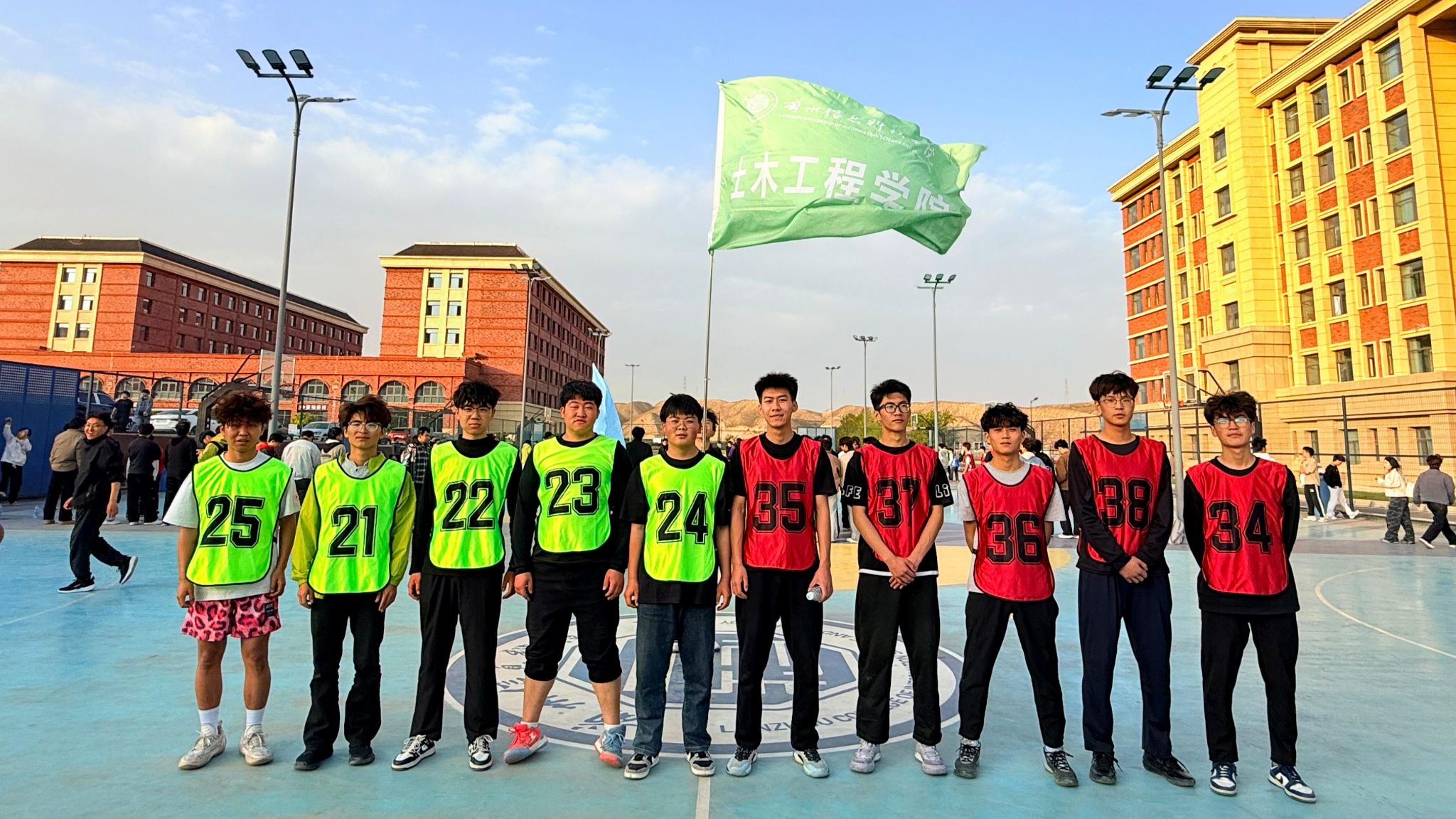 以球会友，竞展青春——25水利水电工程1班VS25工程管理1班篮球超级联赛圆满落幕